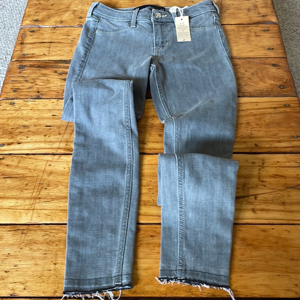 Hollister skinny jean, size 00 waist 23, light grey nwt
